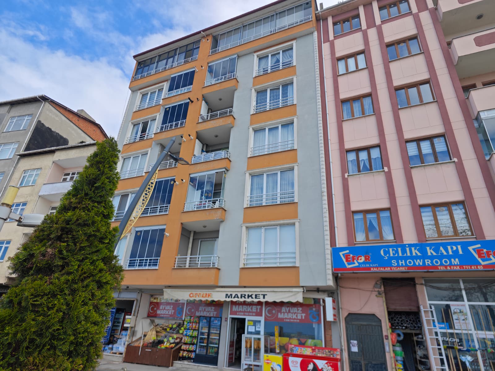 MABEL'DEN ARSİNDE BELEDİYE YAKININDA DOĞALGAZLI ASANSÖRLÜ DENİZ MANZARALI 2+1 KİRACILI DAİRE